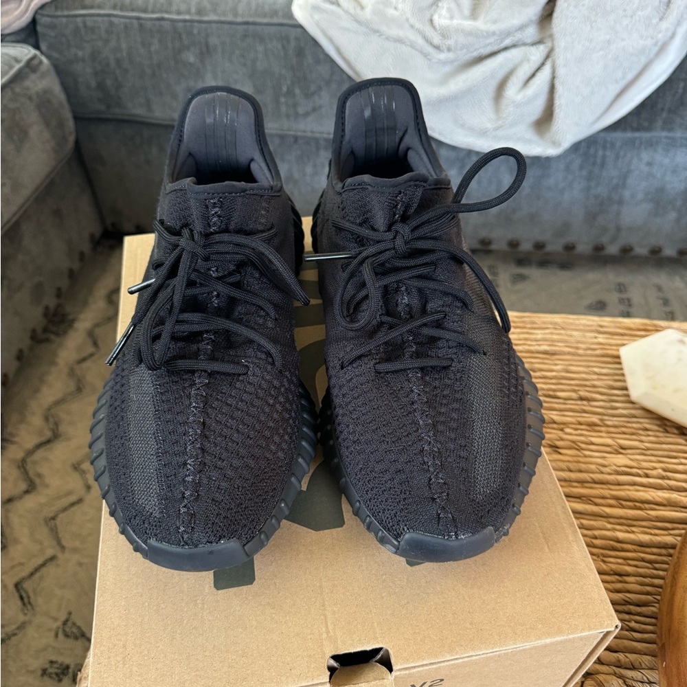 10.5 mens Yeezy 350 V2. Worn once.